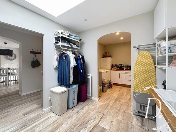 UNE MAISON SUR SOUS-SOL TOTAL QUI COCHE TOUTES LES CASES : VOLUMES, PISCINE, SOUS-SOL, CALME ET AUCUN TRAVAUX !