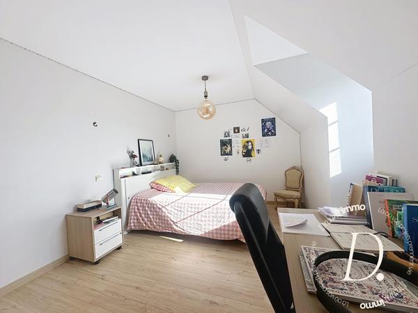 UNE MAISON SUR SOUS-SOL TOTAL QUI COCHE TOUTES LES CASES : VOLUMES, PISCINE, SOUS-SOL, CALME ET AUCUN TRAVAUX !