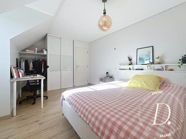 UNE MAISON SUR SOUS-SOL TOTAL QUI COCHE TOUTES LES CASES : VOLUMES, PISCINE, SOUS-SOL, CALME ET AUCUN TRAVAUX !