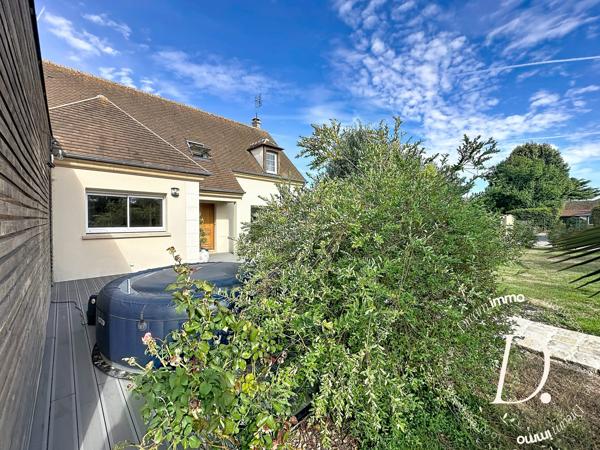UNE MAISON SUR SOUS-SOL TOTAL QUI COCHE TOUTES LES CASES : VOLUMES, PISCINE, SOUS-SOL, CALME ET AUCUN TRAVAUX !