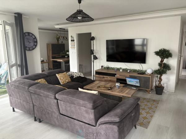 Appartement T5 de 103 m2 avec terrasse et garage.