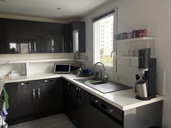 Appartement T5 de 103 m2 avec terrasse et garage.