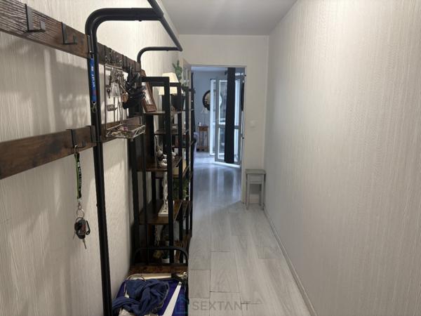 Appartement T5 de 103 m2 avec terrasse et garage.