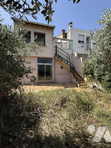 Jolie maison de ville avec jardinet, garage, loggia et terrasse