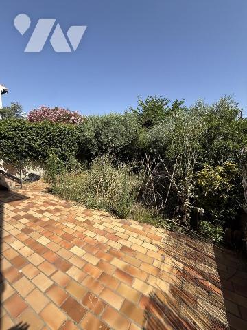Jolie maison de ville avec jardinet, garage, loggia et terrasse