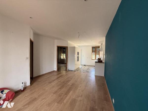 Jolie maison de ville avec jardinet, garage, loggia et terrasse