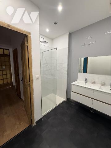 Jolie maison de ville avec jardinet, garage, loggia et terrasse
