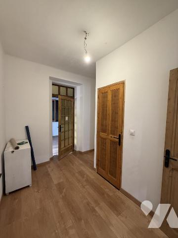 Jolie maison de ville avec jardinet, garage, loggia et terrasse