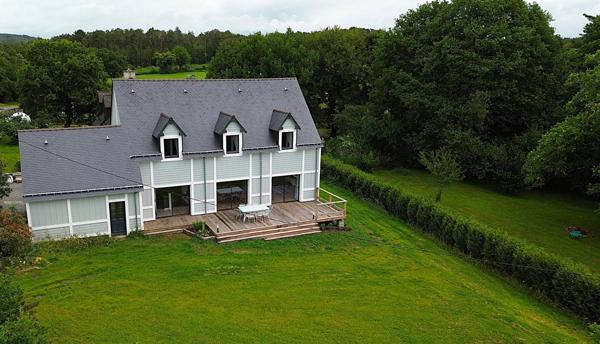 Maison à Elven, 56250 - 6 pièces 169m²
