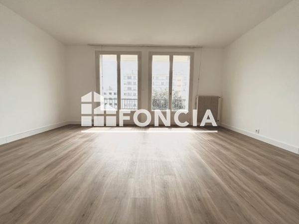 Location Appartement 3 pièces 66.8 m² - 65-67 ET 69 RUE MAINDRON Cholet 49300