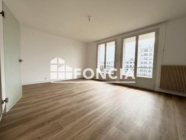 Location Appartement 3 pièces 66.8 m² - 65-67 ET 69 RUE MAINDRON Cholet 49300