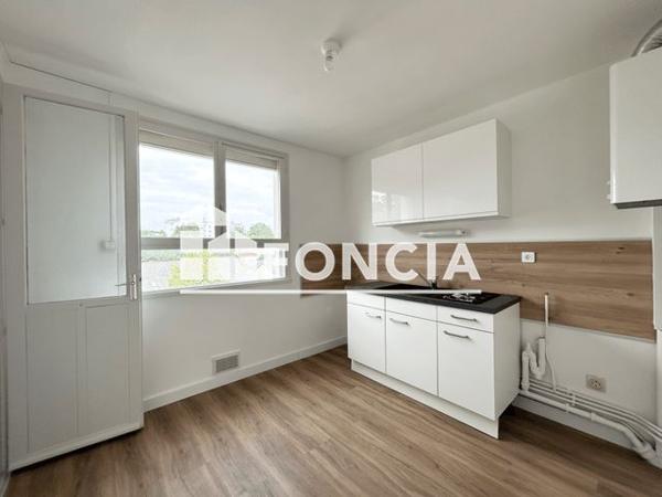 Location Appartement 3 pièces 66.8 m² - 65-67 ET 69 RUE MAINDRON Cholet 49300