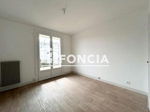 Location Appartement 3 pièces 66.8 m² - 65-67 ET 69 RUE MAINDRON Cholet 49300