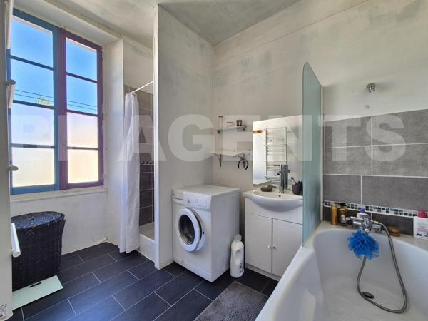 Rare sur le secteur de Léran : un ancien restaurant transformé en plusieurs habitations, idéal pour 