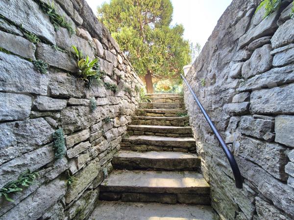 Rare sur le secteur de Léran : un ancien restaurant transformé en plusieurs habitations, idéal pour 