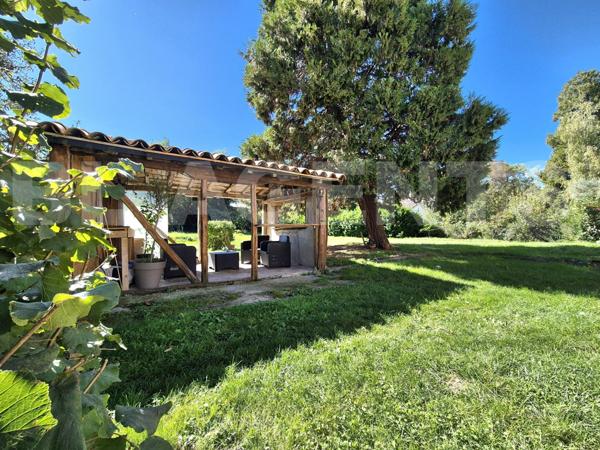 Rare sur le secteur de Léran : un ancien restaurant transformé en plusieurs habitations, idéal pour 