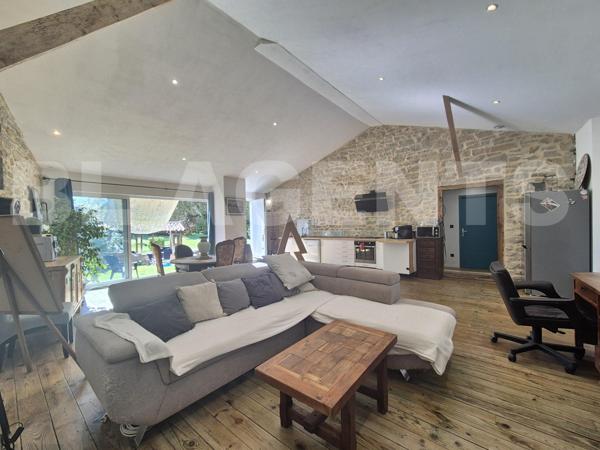 Rare sur le secteur de Léran : un ancien restaurant transformé en plusieurs habitations, idéal pour 