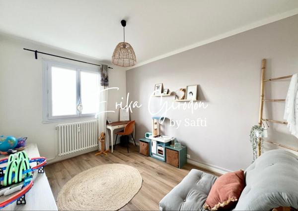 Bel appartement T4 rénové avec cave et grenier