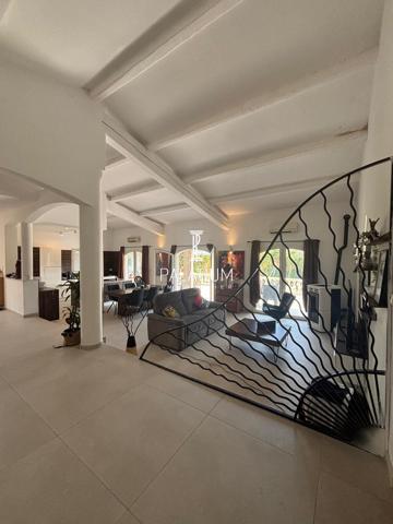 St Raphael Charmante Maison avec piscine 160 m2