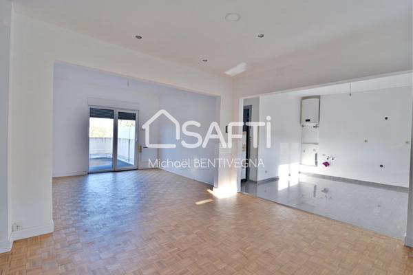 Immeuble de rapport et hangar avec terrain.