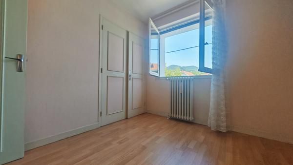 Appartement
         4 pièces
        - 79 m² 169 000 € *