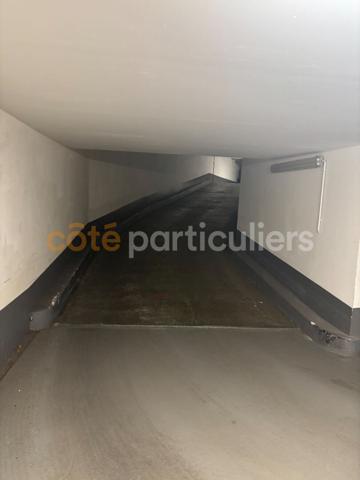 Location Parking / box12 m² - PARIS (75008)