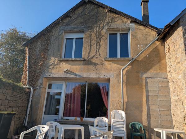 GUEMENE SUR SCORFF IMMEUBLE DE 239M² ENVIRON COMPOSÉ DE DEUX APPARTEMENTS ET UNE SURFACE COMMERCIALE PARCELLE DE 533m²