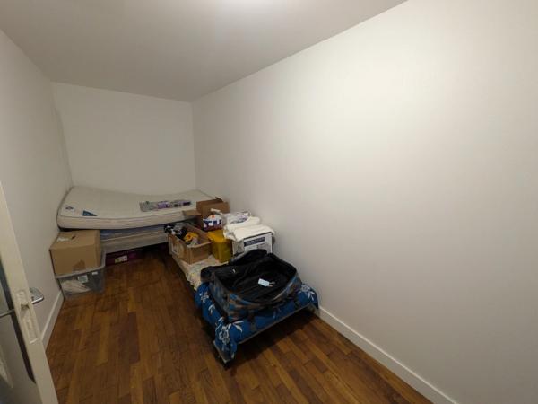 GUEMENE SUR SCORFF IMMEUBLE DE 239M² ENVIRON COMPOSÉ DE DEUX APPARTEMENTS ET UNE SURFACE COMMERCIALE PARCELLE DE 533m²