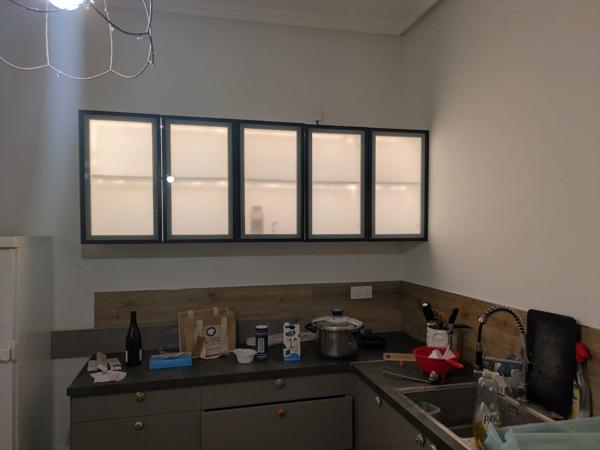 GUEMENE SUR SCORFF IMMEUBLE DE 239M² ENVIRON COMPOSÉ DE DEUX APPARTEMENTS ET UNE SURFACE COMMERCIALE PARCELLE DE 533m²