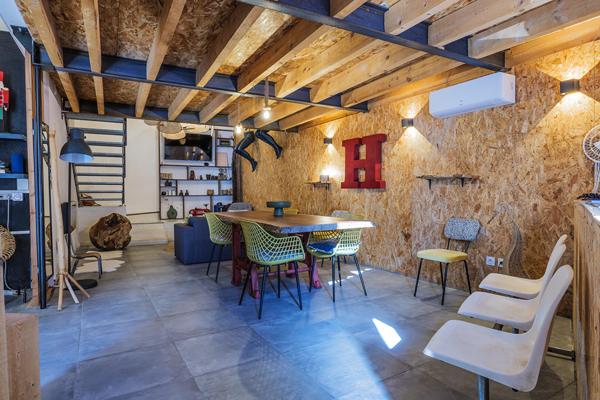 Local commercial réhabilité en loft atypique au coeur de la ville
