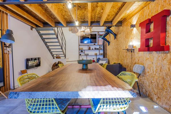Local commercial réhabilité en loft atypique au coeur de la ville