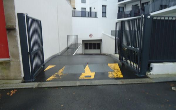 Stationnement à louer    Le Havre