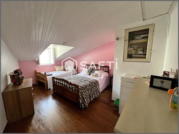 Maison de village sans travaux avec garages et jardin