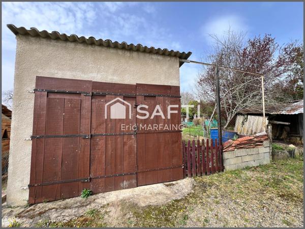 Maison de village sans travaux avec garages et jardin