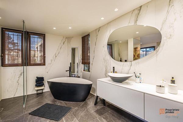 Marseille 13008 - Appartement Villa Triplex T4/5 d'exception avec jardin, terrasse, piscine, en bordure du Parc Borely 1.495.000