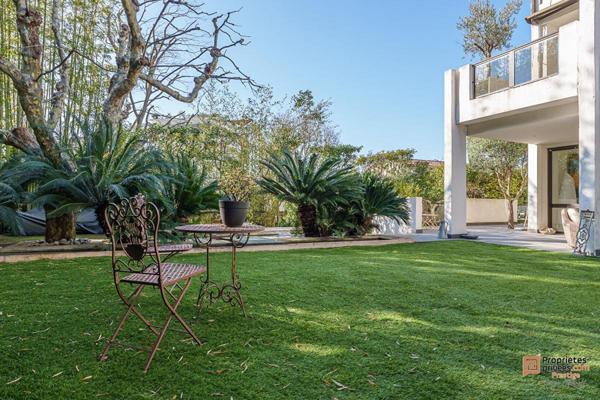 Marseille 13008 - Appartement Villa Triplex T4/5 d'exception avec jardin, terrasse, piscine, en bordure du Parc Borely 1.495.000