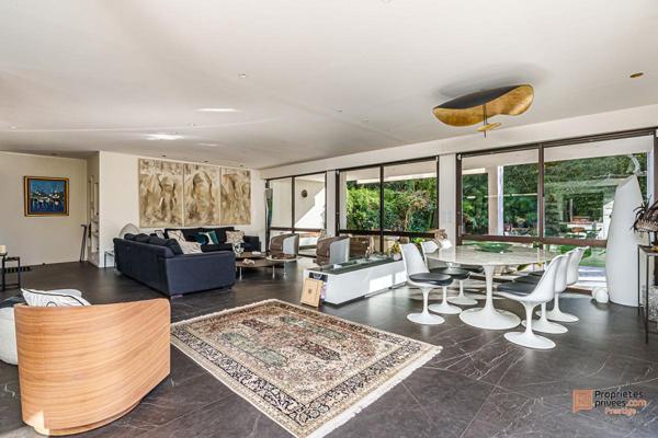 Marseille 13008 - Appartement Villa Triplex T4/5 d'exception avec jardin, terrasse, piscine, en bordure du Parc Borely 1.495.000