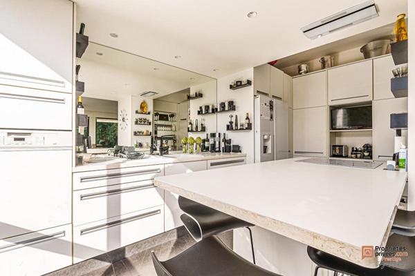 Marseille 13008 - Appartement Villa Triplex T4/5 d'exception avec jardin, terrasse, piscine, en bordure du Parc Borely 1.495.000