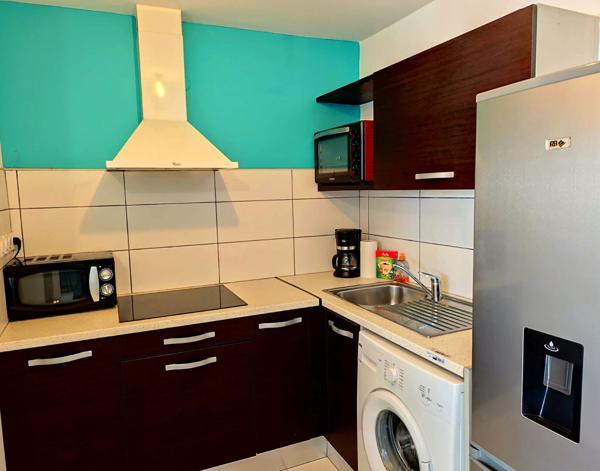 97400 SAINT DENIS A LOUER - Saint-Denis - Centre-ville - Appartement T2 meublé - Rue des manguiers