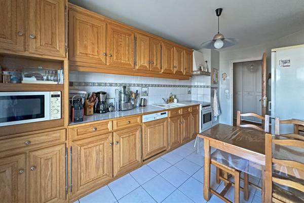 Nanterre (92000) Appartement traversant de 4 pièces sur 90,98 m² Carrez avec balcon, cave et box fermé en sous-sol pour 420 000