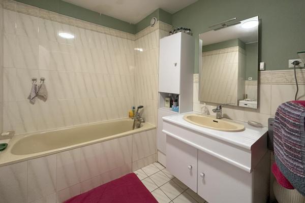 Nanterre (92000) Appartement traversant de 4 pièces sur 90,98 m² Carrez avec balcon, cave et box fermé en sous-sol pour 420 000