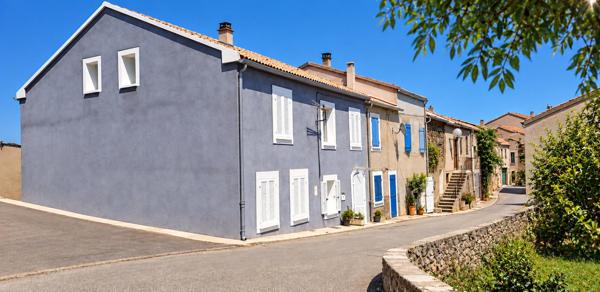 ANTISANTI- Maison de village rénovée, jardin, terrasse et superbe vue montagnes