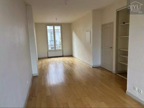 Appartement
         3 pièces
        - 74 m² Exclusivité 135 000 € *