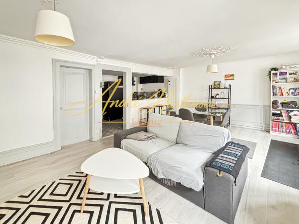 Appartement
         2 pièces
        - 44 m² 195 000 € *