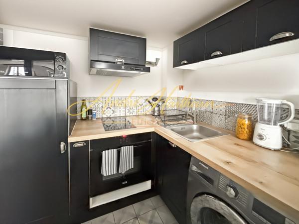 Appartement
         2 pièces
        - 44 m² 195 000 € *