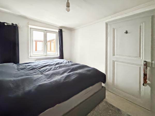 Appartement
         2 pièces
        - 44 m² 195 000 € *