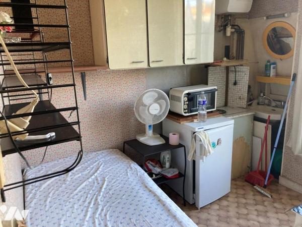 75004 - Canal Saint Martin / Rue de l'Arsenal - Chambre 8 m² - dernier étage sans ascenseur