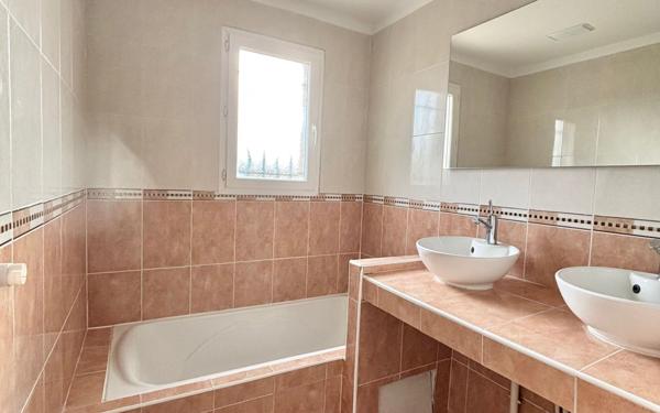 Maison à vendre    5 pièces •  Poussan