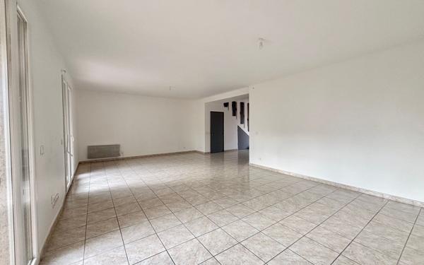 Maison à vendre    5 pièces •  Poussan