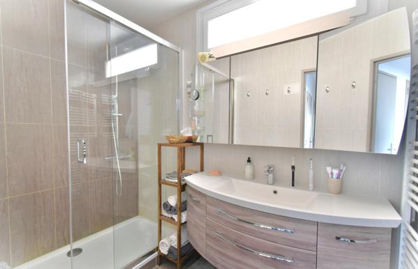 Marseille 10° : T3/T4 au calme, 79 m² sans vis-à-vis, vue exceptionnelle sur collines